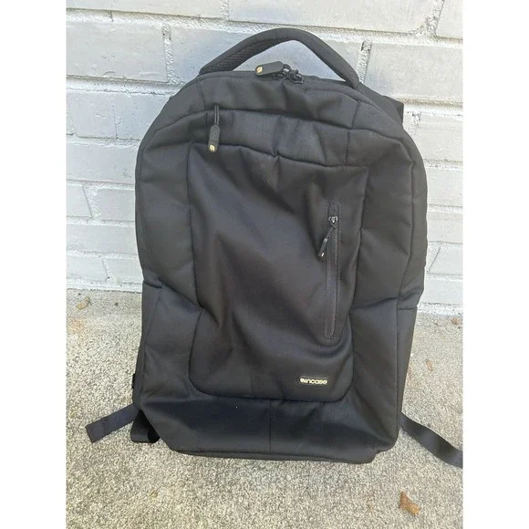 Incase Laptop Backpack 15 Inches in Black 19 X 14 X 5 W Flaw Read